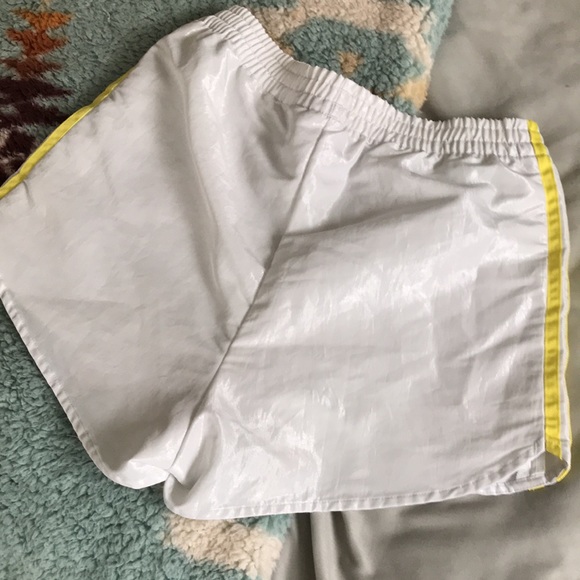 Like new adidas shorts - Picture 5 of 5